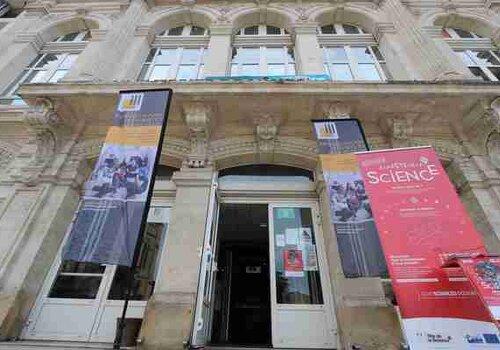 Site des carmes de l'université de Nîmes (Place G. Péri)
