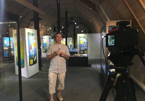 Pascal Girondon, Directeur du Muséum de Blois dans l'exposition Les Oiseaux (en)chanteurs