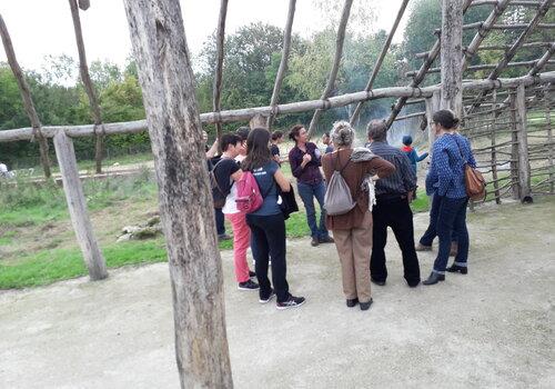 Visite de la Maison danubienne par Caroline Hamon, CNRS