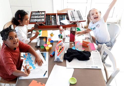 Concours artistique de l'université de La Réunion. Enfants qui dessinent