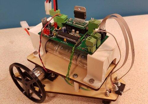 L'un des robots suiveurs de ligne réalisé au club Robot suiveur de ligne