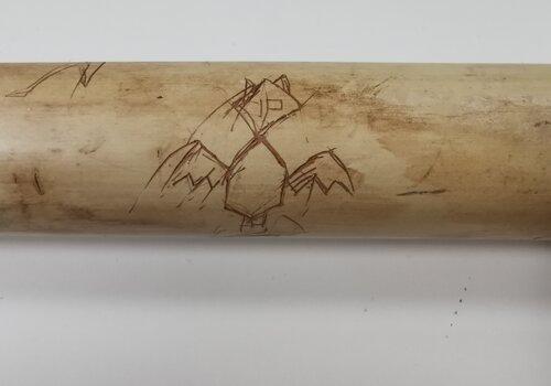 gravure sur bambou mariage, construction de case, deuil et vie quotidienne étaient gravés sur bambou