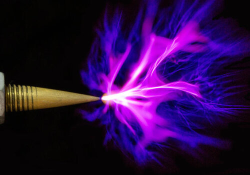 Plasma froid à pression atmosphérique Plasma généré à l'aide d'une bobine Tessla