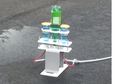 fusée à eau ... avec boosters. fusée à eau ... avec boosters.