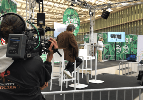 Caméraman qui filme l'événement "Science en direct"