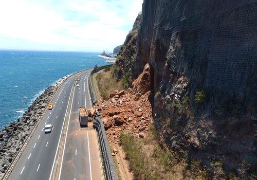 Effondrement sur la route du littoral