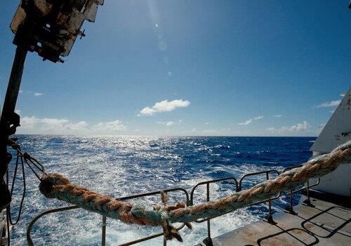 Vue sur le Pacifique depuis le navire océanographique Atalante.