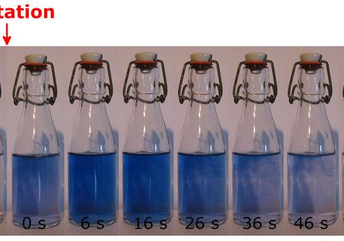 La bouteille bleue La bouteille bleue