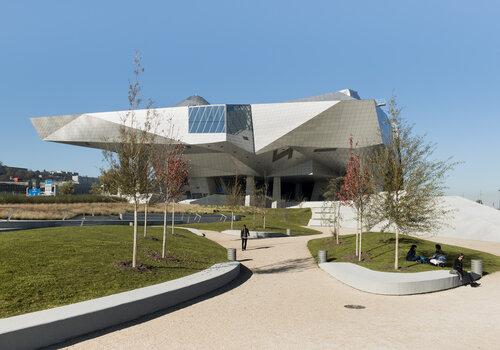 Vue sur le musée des Confluences depuis le jardin