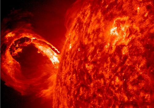 Protubérance solaire observée par le satellite SDO