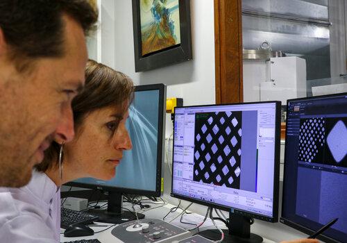 Traitement de données sur microcscope électronique à l'IBS Microscope électronique IBS
