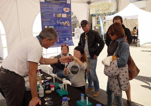 Atelier du BIAM pour découvrir l'ADN Le BIAM au village des sciences de Manosque en 2019