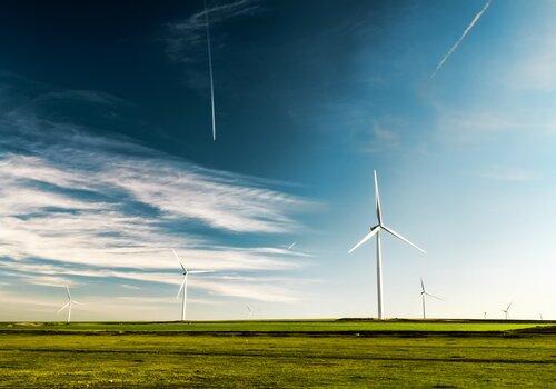 Eolienne dans un champ