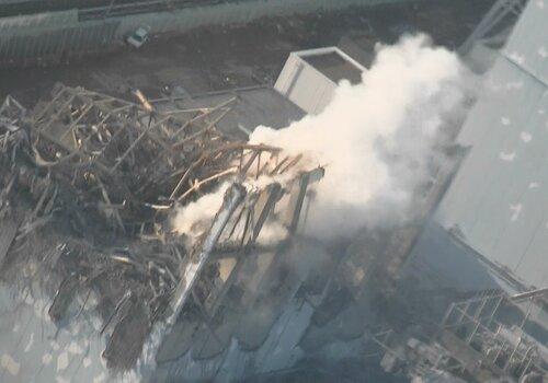 Bâtiment réacteur 3 de Fukushima Daiichi, après l’explosion survenue le 14 mars à 11h01 (16 mars 2011) © TEPCO
