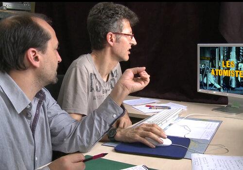 Les chercheurs Pierre Fournier et Pascal Cesaro à la table de montage.