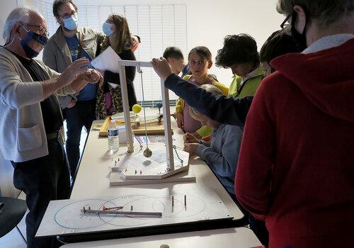 Présentation de maquettes du système solaire