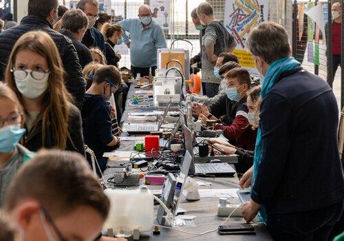 L’espace le FABuleux LABoratoire Des acteurs de la région brestoise s'associent pour proposer des animations autour de la fabrication numérique, de la robotique et de l’informatique.