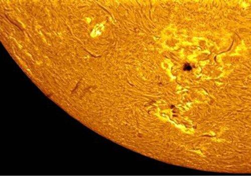 L'hélioscope d'Herschel à usage visuel (non photographique), permet d'observer en toute sécurité la surface du Soleil comme les taches solaires, les facules ou bien la granulation solaire.