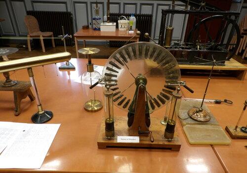 Instrument de physique du 19è siècle