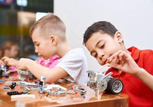 Des ateliers ludo-pédagogiques animés par les enseignants-chercheurs et les étudiants d'ISAE-Supméca à destination des élèves Image d'ateliers ludo-pédagogiques