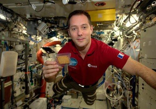 L'astronaute thomas pesquet dans la station spatiale internationale