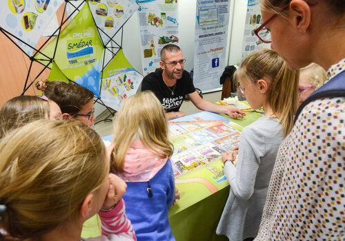 Mais z'ont raison, mais z'ont tort Stand, jeu sur les déchets