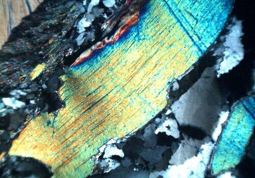Phengite en LPA Lame mince d'un orthogneiss observée au microscope en lumière polarisée analysée