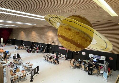 La planète Saturne dans le ciel du Village des Sciences 2021