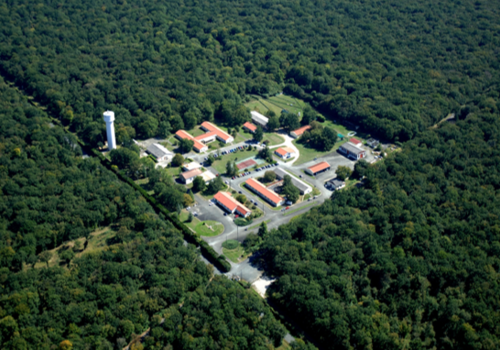 Le Centre d'Etudes Biologiques de Chizé Le CEBC, station d'écologie nichée au milieu de la forêt de Chizé.