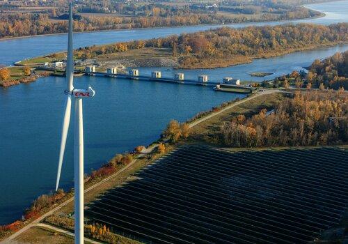 France, Ardeche (07), Le Pouzin, barrage du Pouzin sur le Rhone, parc photovoltaique, eolienne (vue aerienne)