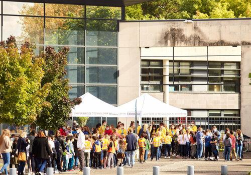 L'arrivée des scolaires au Village des Sciences de l'UTC en 2021