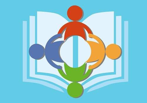 quatre bonhommes se tiennent les bras en formant un cercle sortant d'un livre