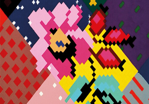 Peinture Les Diagonales de Karina Bisch créée en 2020, une grande fleur couleurs vives sur fond de patchwork de tissus colorés disposés en bandes diagonales