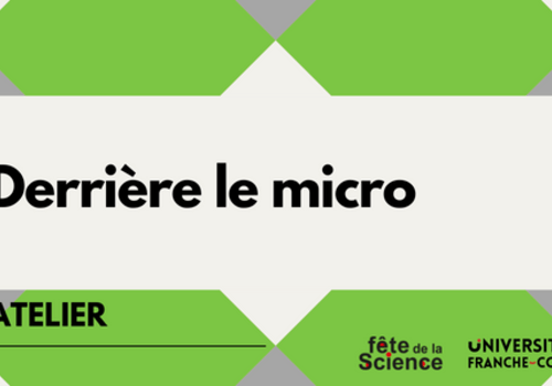 Derrière le micro