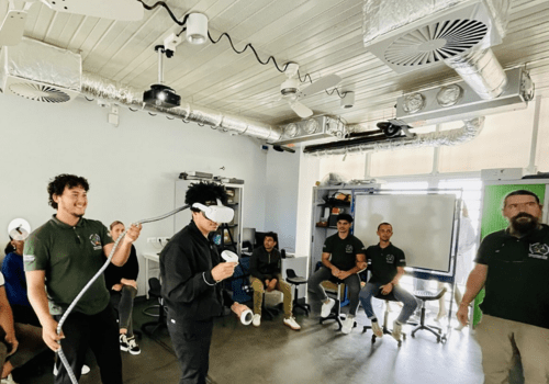étudiants s'exerçant à la réalité virtuelle étudiants s'exerçant à la réalité virtuelle