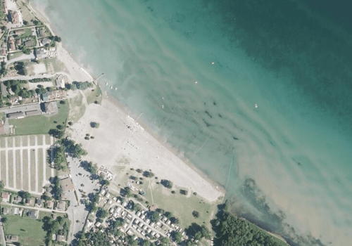 Les dunes sous-lacustres visibles sur une photo aérienne de la plage d’Excenevex. Les dunes sous-lacustres visibles sur une photo aérienne de la plage d’Excenevex.