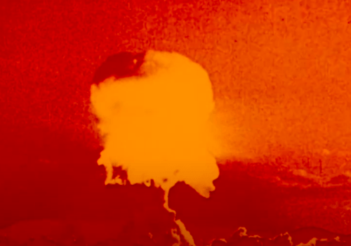 Ca fait quel bruit de frôler la mort ? Image issue d'un film représentant une explosion