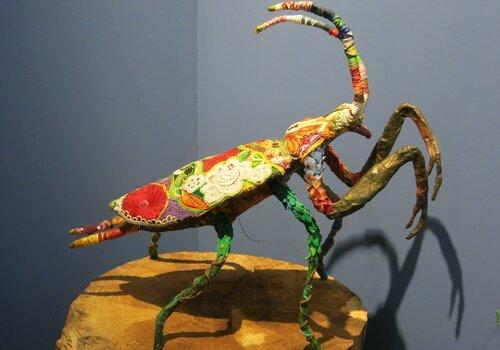 Sculpture d'insecte par l'artiste Martha Arango