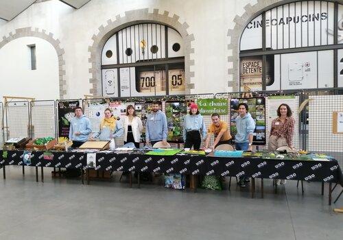 Etudiants du master GCBio sur leur stand lors de la Fête de la Science 2022