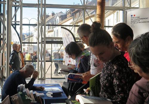 Stand de la librairie Garin 