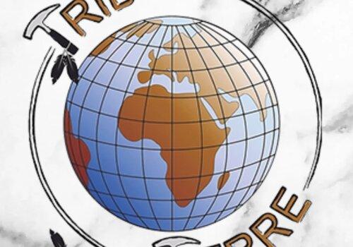 Tribu - Terre Un globe terrestre avec en orbite « Tribu-Terre »