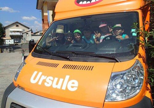 camion ursule avec des enfants