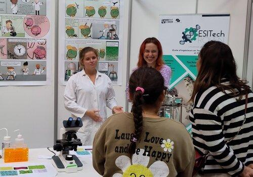 Animation du stand de l'ESITech lors de l'édition 2023