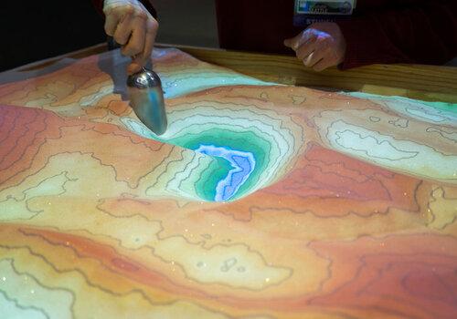 AR Sandbox, un outil interactif basé sur la réalité augmentée AR Sandbox, un outil interactif basé sur la réalité augmentée