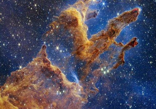 L'imageur dans le proche infrarouge NIRCam du télescope spatial James Webb révèle les célèbres Piliers de la Création à un niveau de détail spectaculaire.