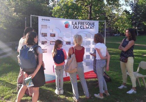 fresque du climat Quiz juillet 2021 une animation de la fresque quiz dans un parc en été