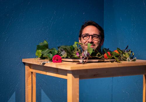 Expérience la tête dans le plat