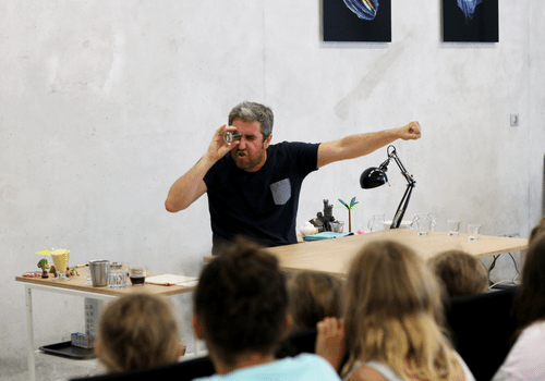 Comédien durant le spectacle "Le Super-Pouvoir de l'Eau". Comédien durant le spectacle "Le Super-Pouvoir de l'Eau".