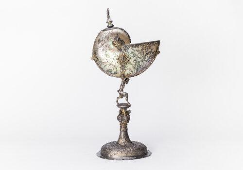 Coquille de nautile ouvragée et montée en orfèvrerie