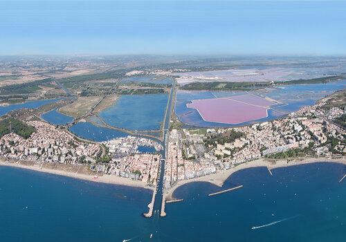 Le Grau du Roi fête la science entre mer et étangs Vue aérienne entre mer et étangs Le Grau du Roi